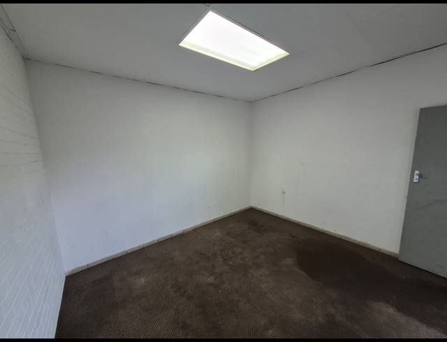 1,027M² WAREHOUSE TO LET IN BENROSE